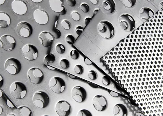 Διακοσμητικός σίδηρος 4.0mm λεπτό διατρυπημένο πιάτο φύλλων μετάλλων που τρυπιέται με διατρητική μηχανή για τον ομιλητή 1.22*2.44m