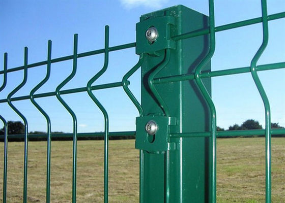 Ζεστό βύθιση Ζυγισμένο Τριγωνικό Κουμπώμενο Φράχτη 3,5mm Διαμέτρου σύρματος Ασφάλεια Χαμηλό χάλυβα άνθρακα Δοκιμή δωρεάν