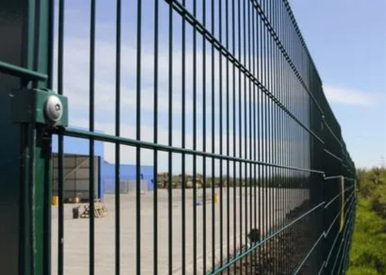 OEM Twin Wire Double Loop Wire Fencing με τετραγωνική στήλη 50*100mm