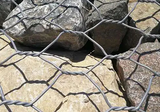 Ζυγγαρισμένο μέταλλο πέτρα κλουβί κουτί Gabion καλάθι 60 * 80mm Για τοίχο υποστήριξης