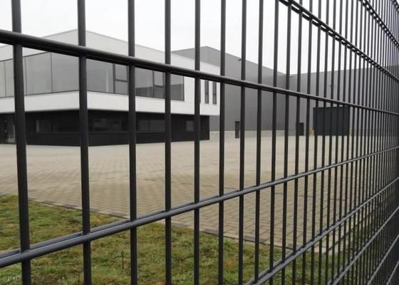 Σύγχρονο σχεδιασμό PVC Σιδήρου Διπλό Κύκλο Κύκλος Σύρματος Δικτύου Φράχτης 2m Yard Gate