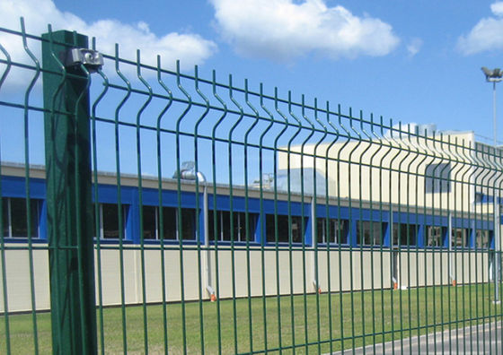 Το PVC έντυσε τον πράσινο φράκτη 3.5mm τριγώνων Clolor τρισδιάστατο κάμπτοντας καμμμένο